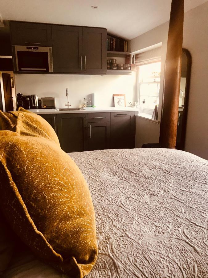 The Old Post Office Studio Apartment In A Beautiful Cotswold Village サイレンセスター エクステリア 写真