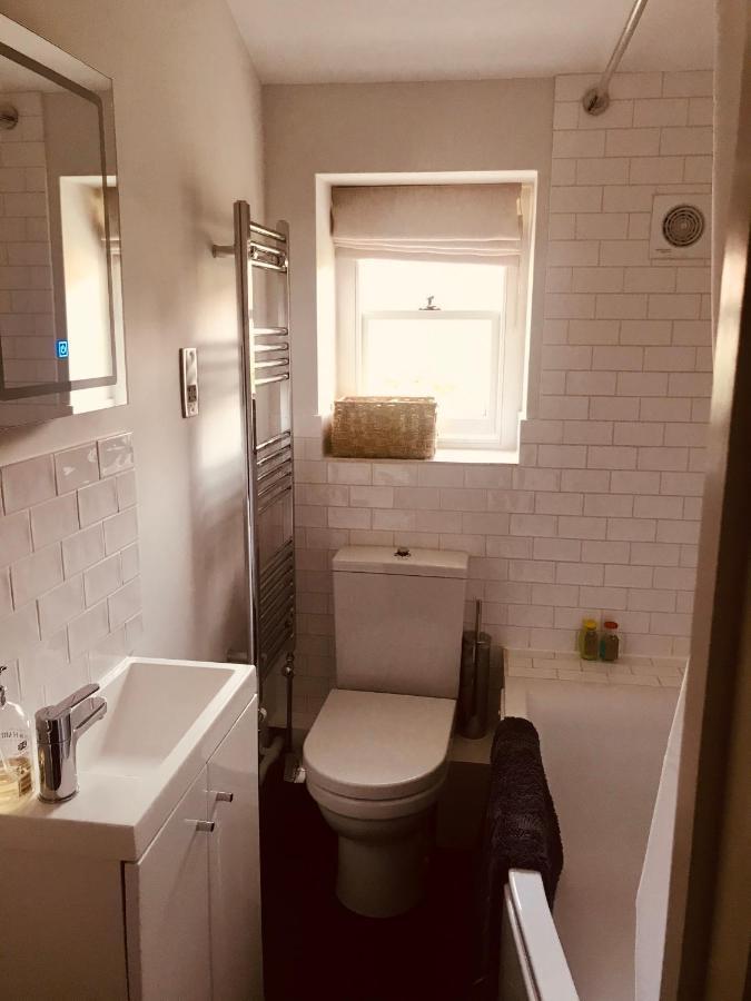 The Old Post Office Studio Apartment In A Beautiful Cotswold Village サイレンセスター エクステリア 写真