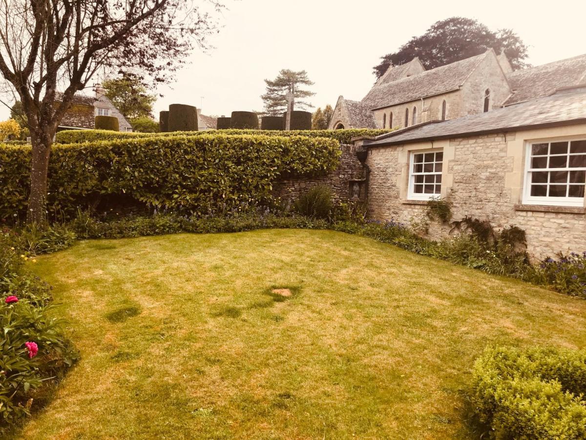 The Old Post Office Studio Apartment In A Beautiful Cotswold Village サイレンセスター エクステリア 写真